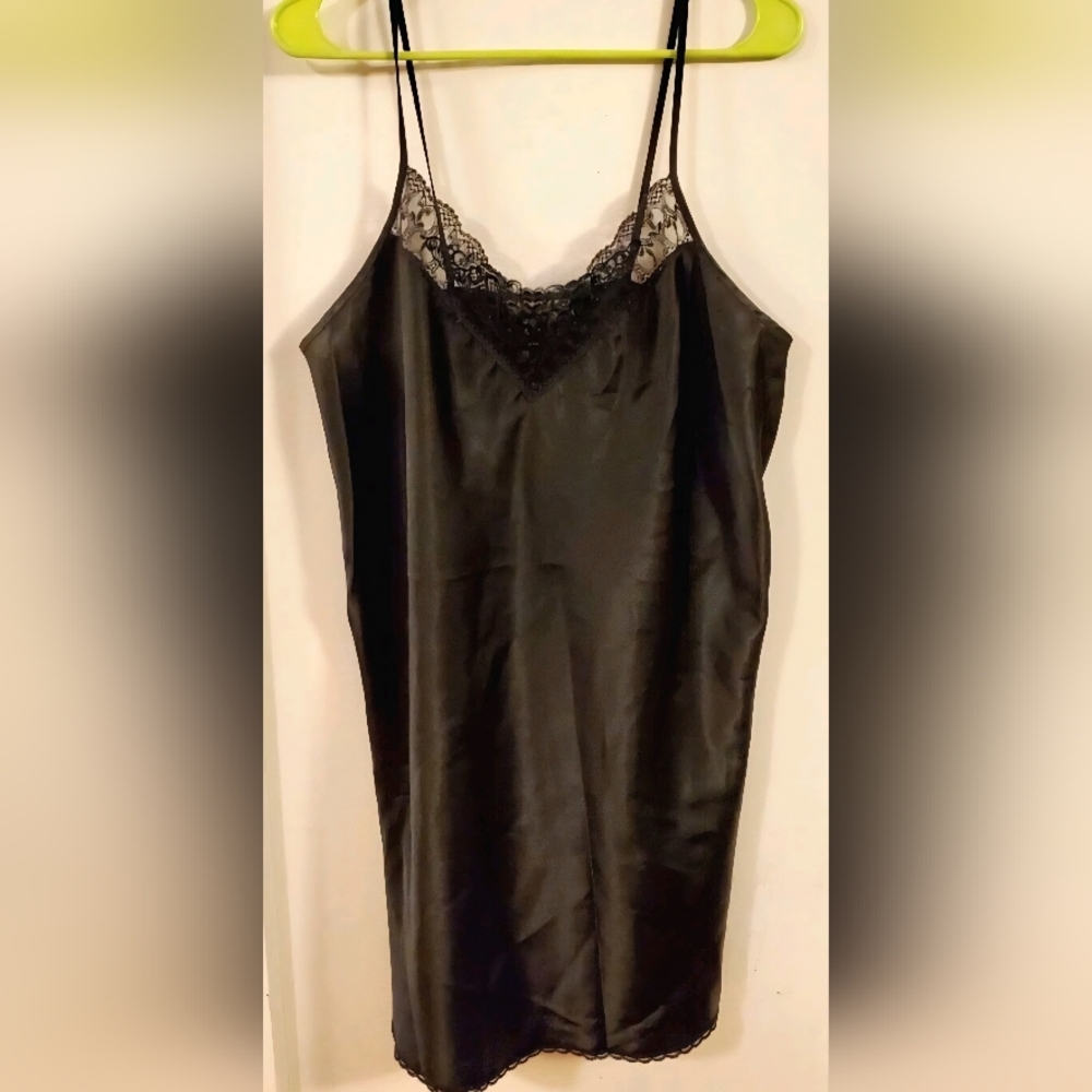 Elegant Black Lace Chemise